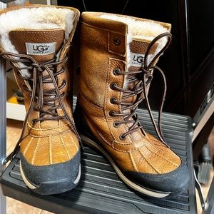 Uggs women winter boots , pre own in good condition